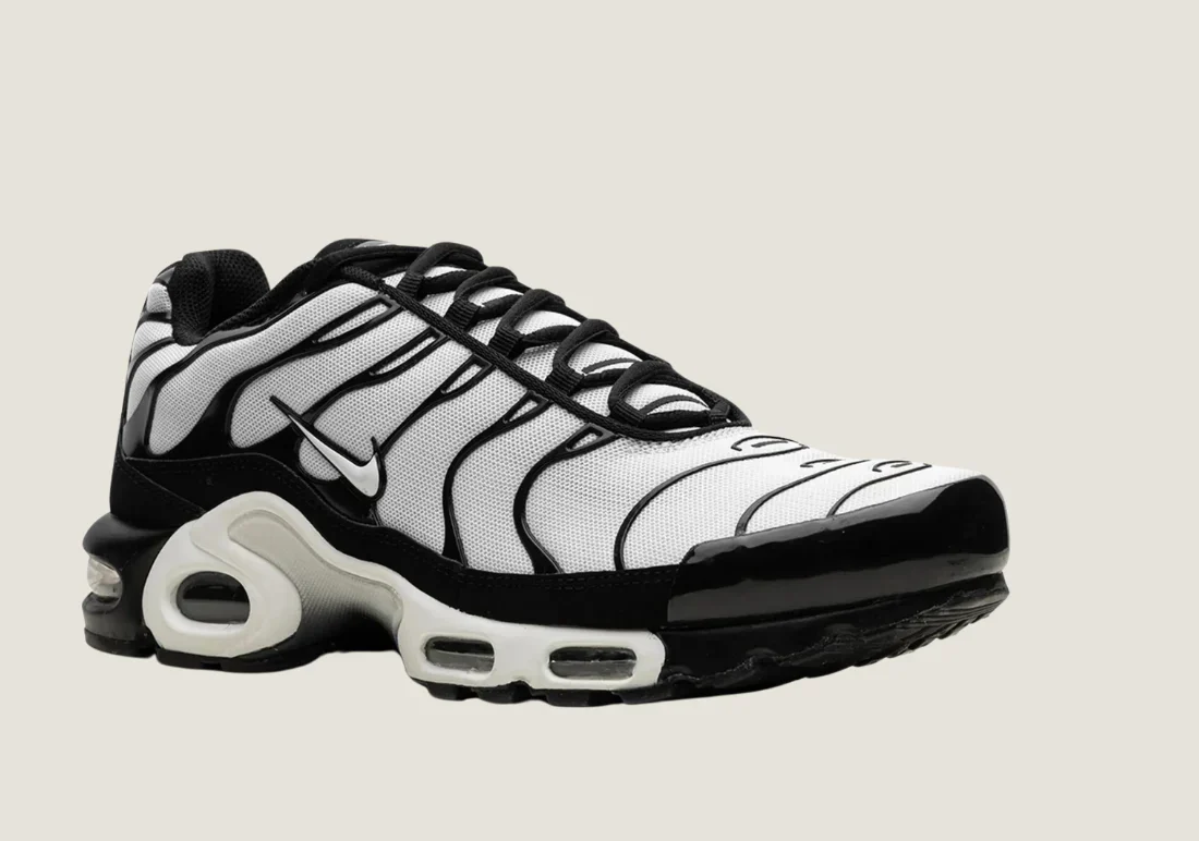 Nike Air Max Plus - Oreo - Image 3